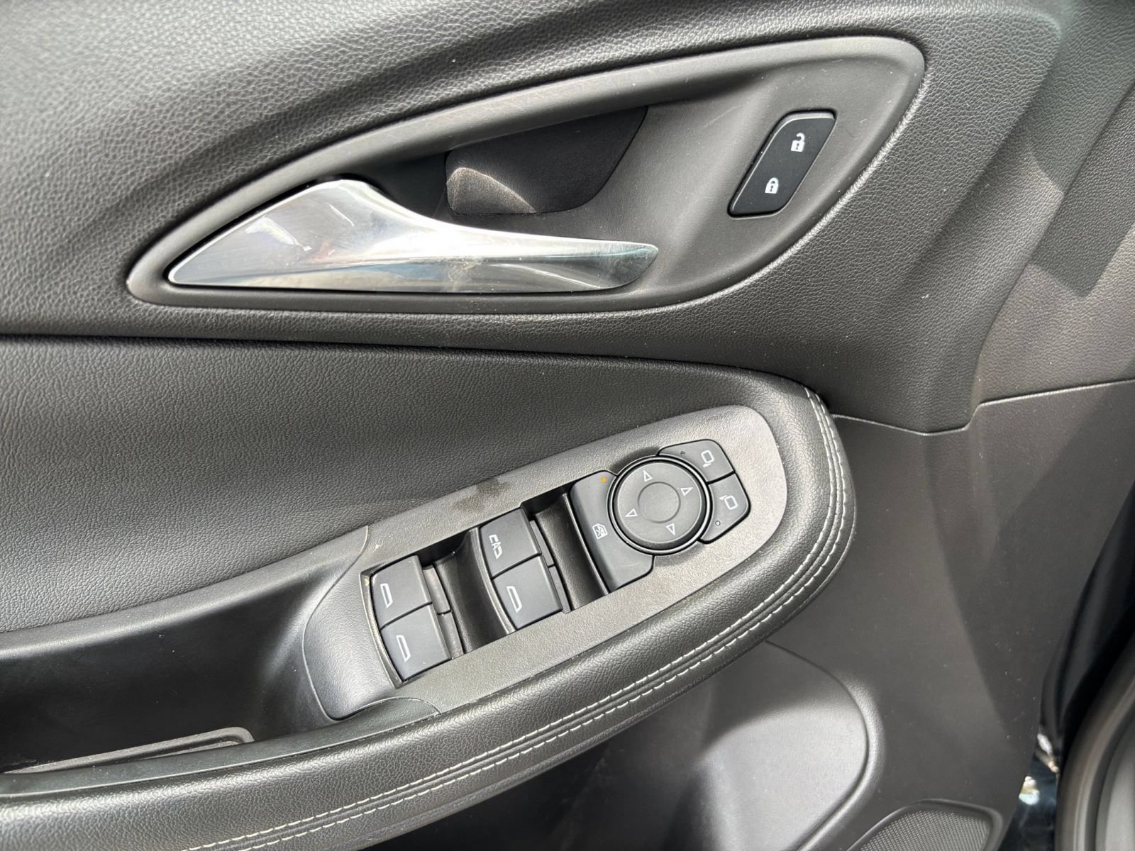 Used 2025 Buick Encore GX Preferred FWD image 18