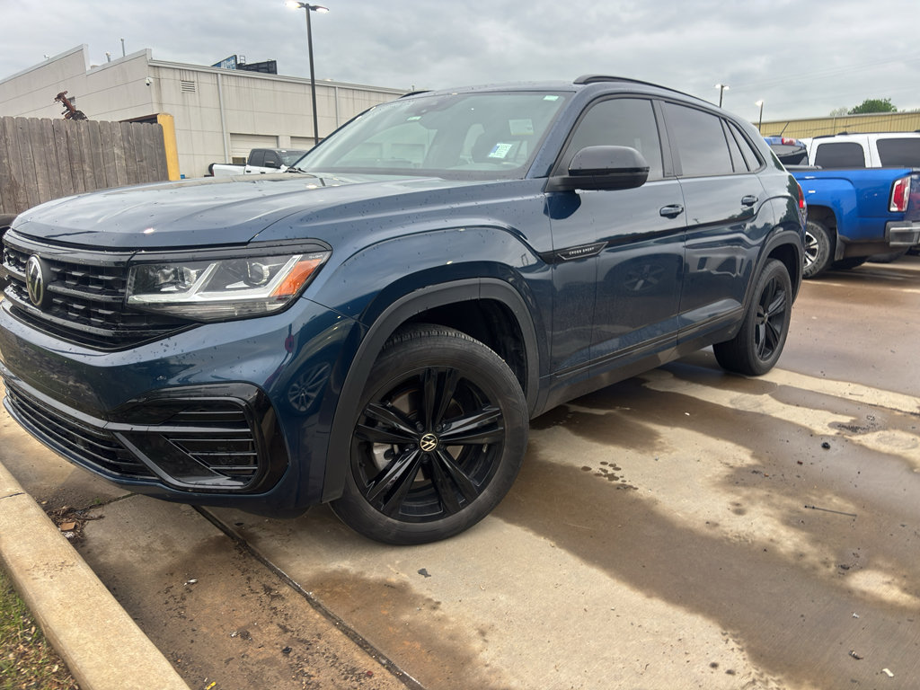 Used 2023 Volkswagen Atlas Cross Sport SEL R-Line AWD/4WD image 2