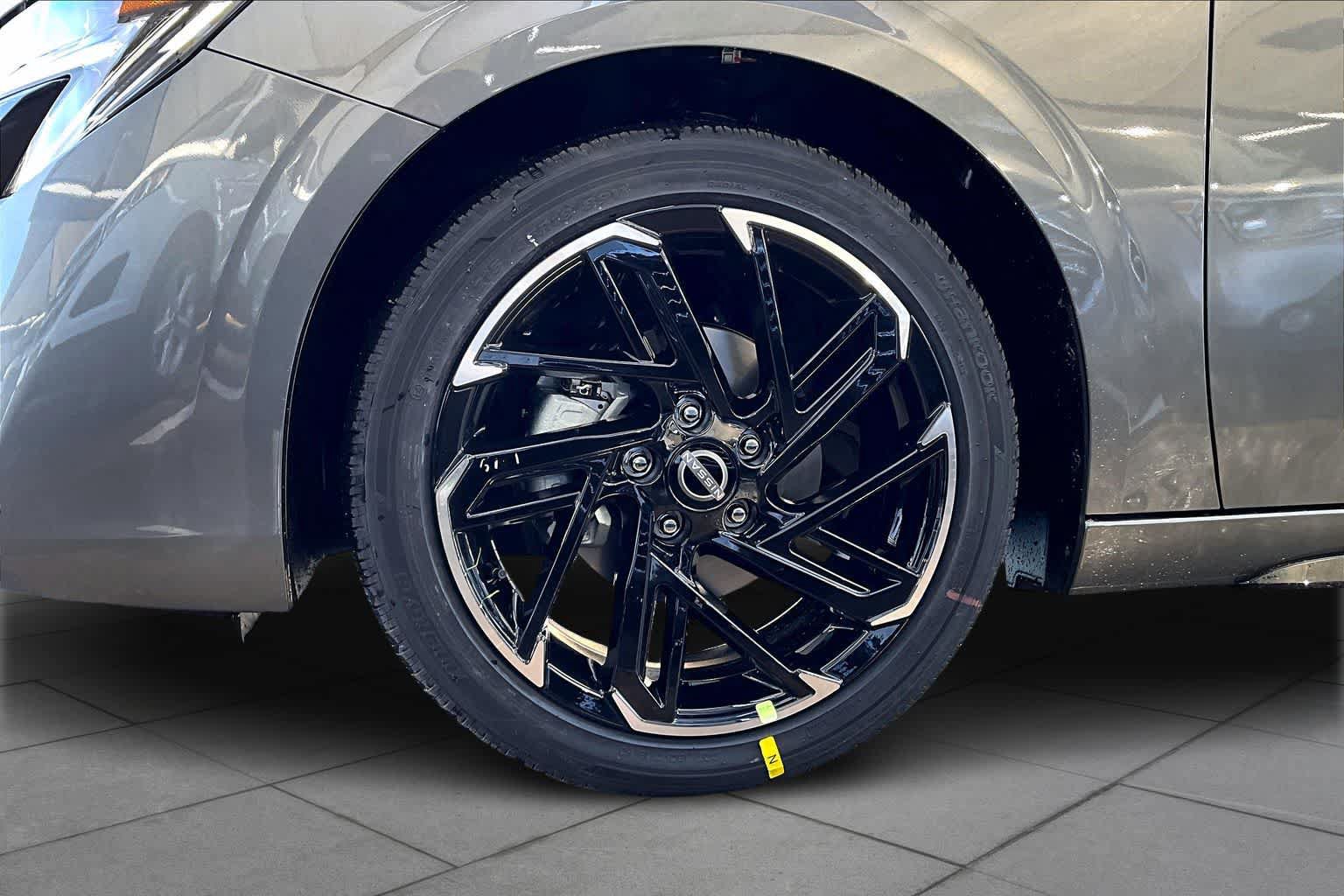 New 2026 Nissan Sentra SR w/ SR Premium Package FWD image 12
