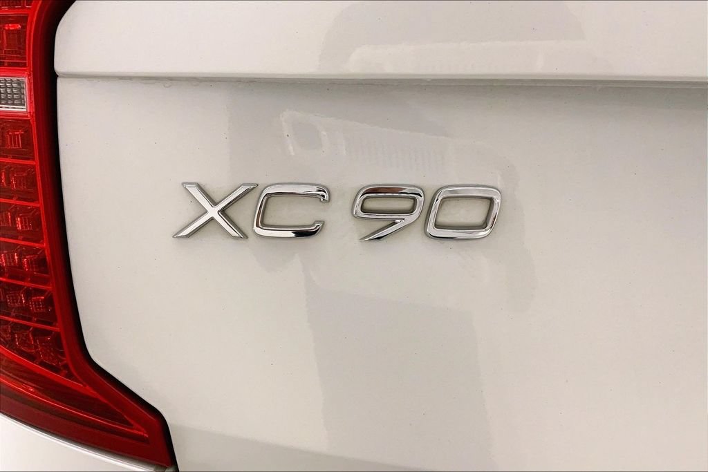 Used 2017 Volvo XC90 T6 Momentum w/ Vision Package AWD/4WD image 7