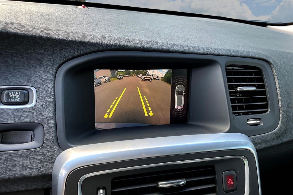 Used 2017 Volvo V60 T5 Premier w/ Convenience Package FWD image 16