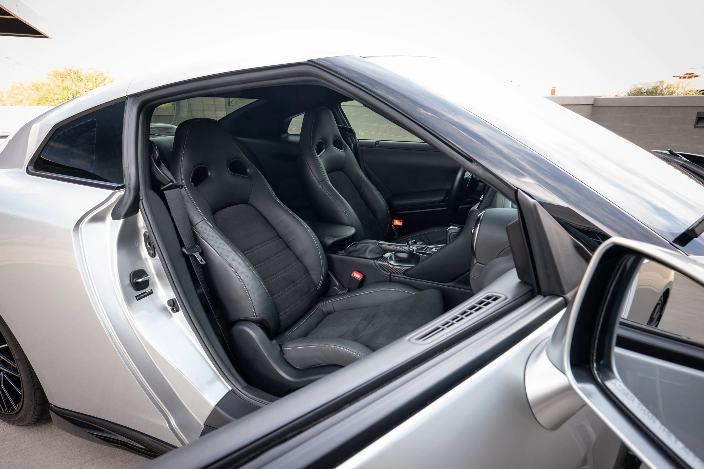 Used 2024 Nissan GT-R Premium w/ Floor Mat Package AWD/4WD image 37