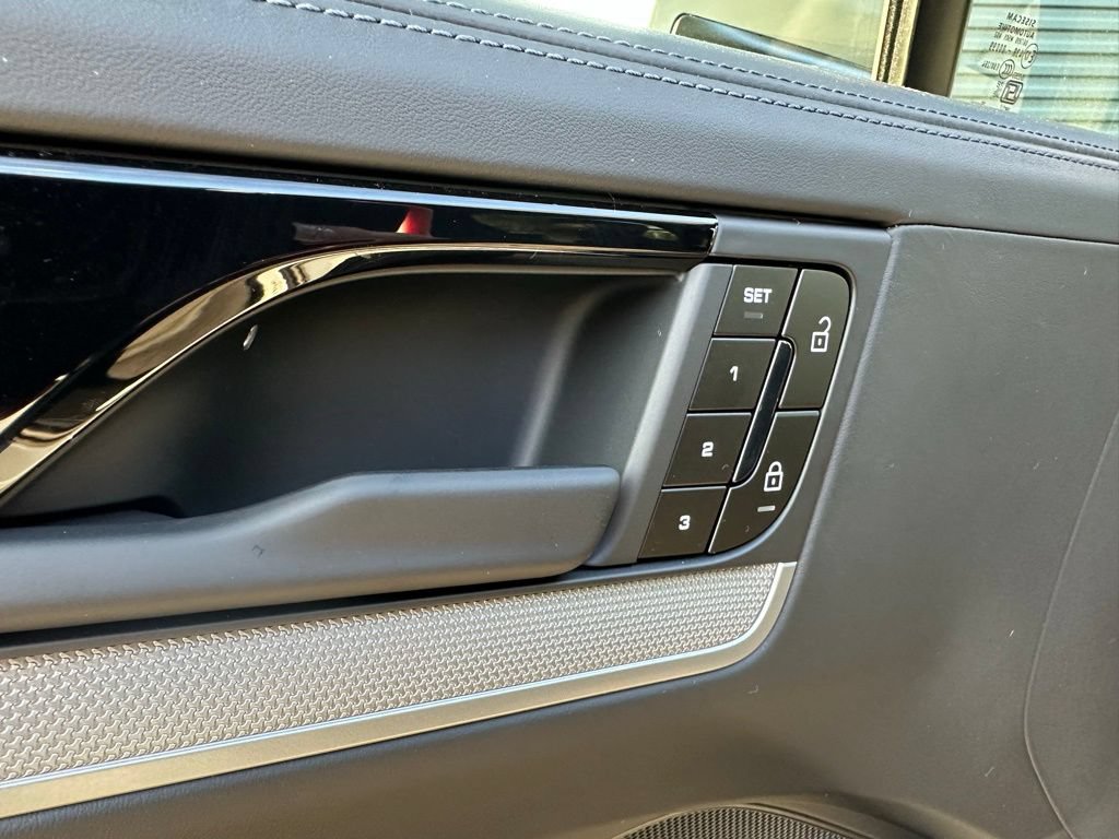 Certified 2026 Porsche Cayenne E-Hybrid Coupe AWD/4WD image 19