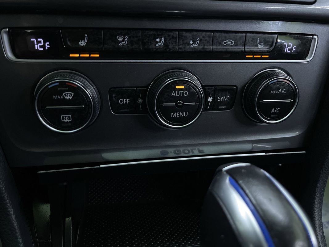 Used 2016 Volkswagen e-Golf SEL Premium image 25