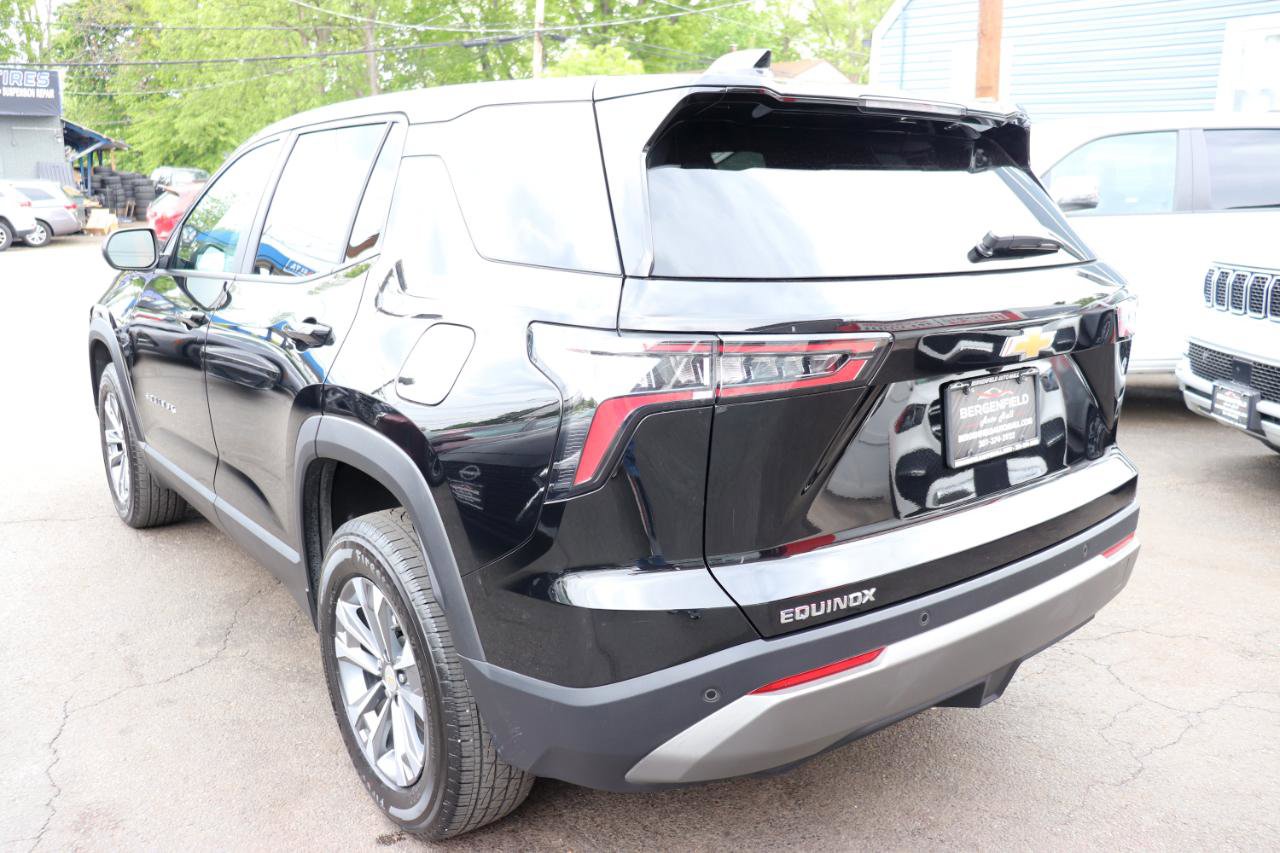 Used 2026 Chevrolet Equinox LT w/ Convenience Package II FWD image 3