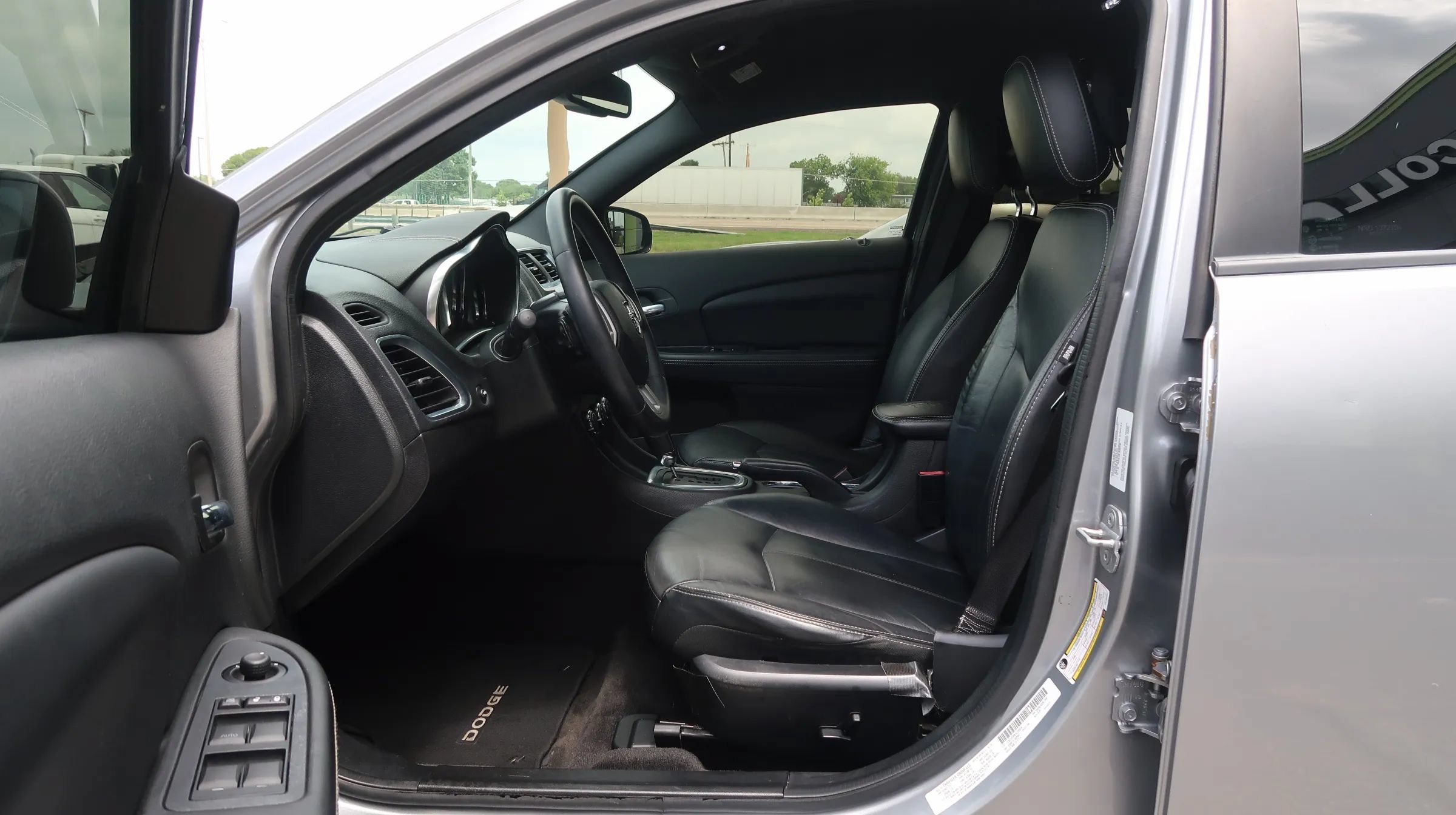 Used 2014 Dodge Avenger SXT FWD image 16