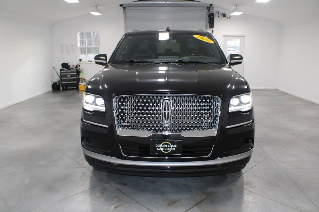 Used 2024 Lincoln Navigator Reserve image 3