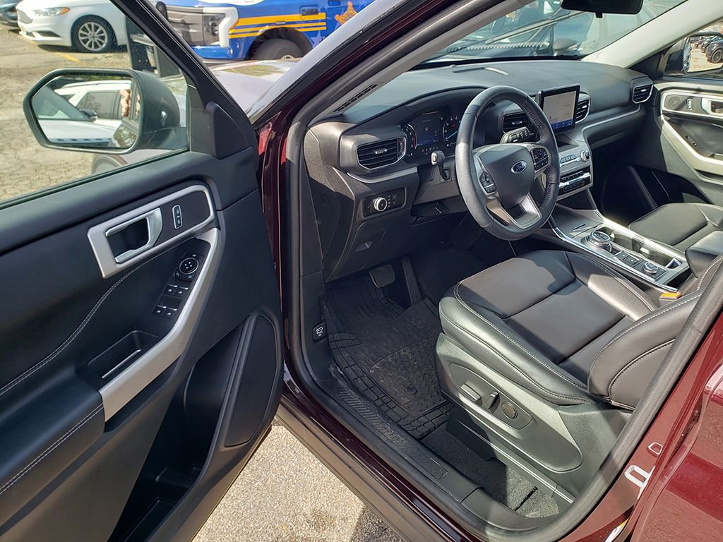 Used 2022 Ford Explorer XLT w/ Equipment Group 202A AWD/4WD image 6