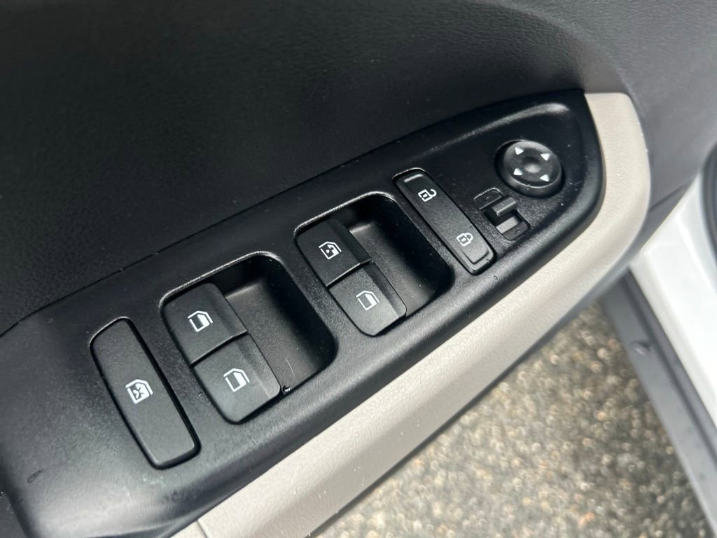 Used 2022 Hyundai Venue SEL image 13