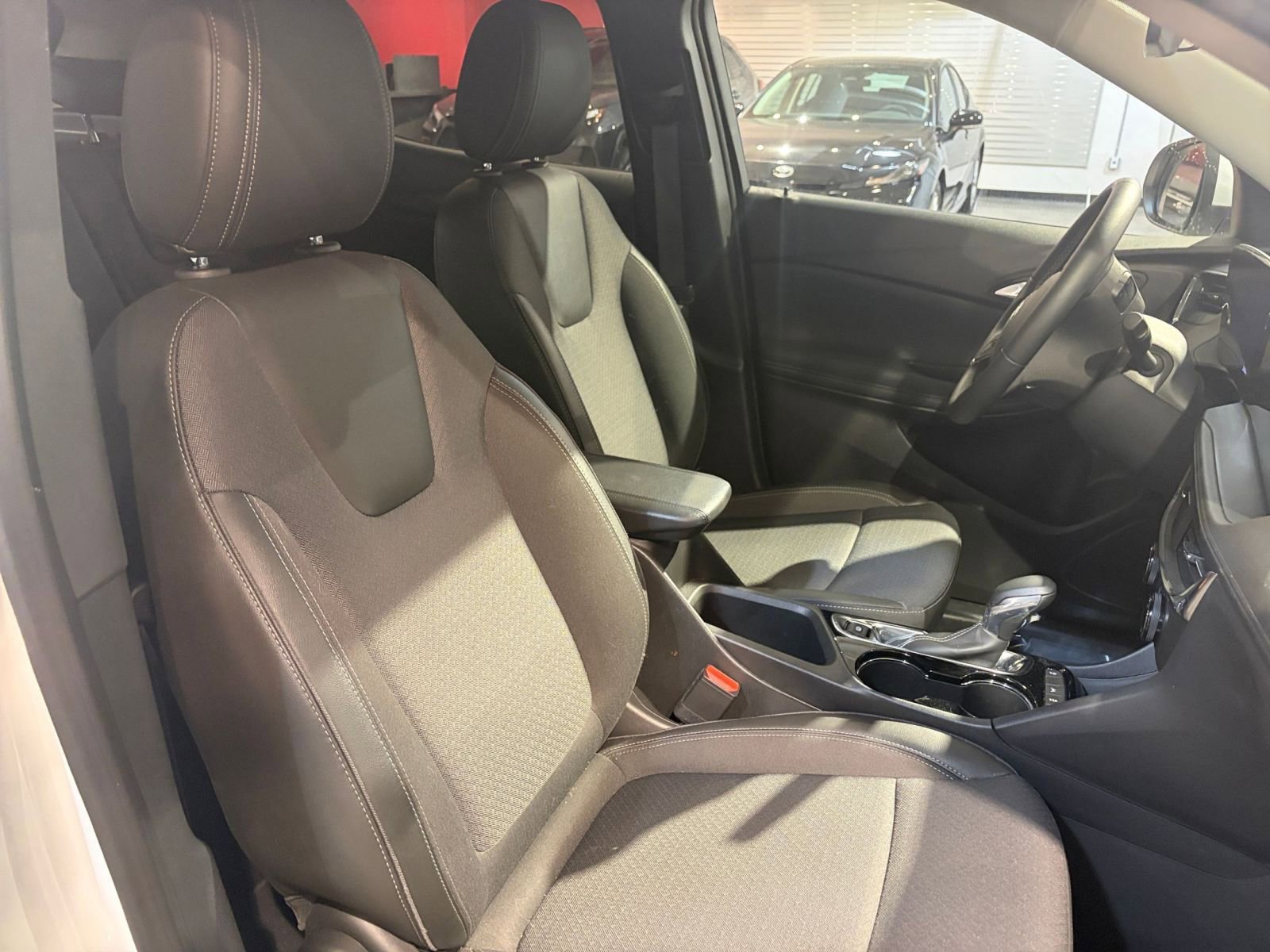 Used 2025 Buick Encore GX Preferred image 35