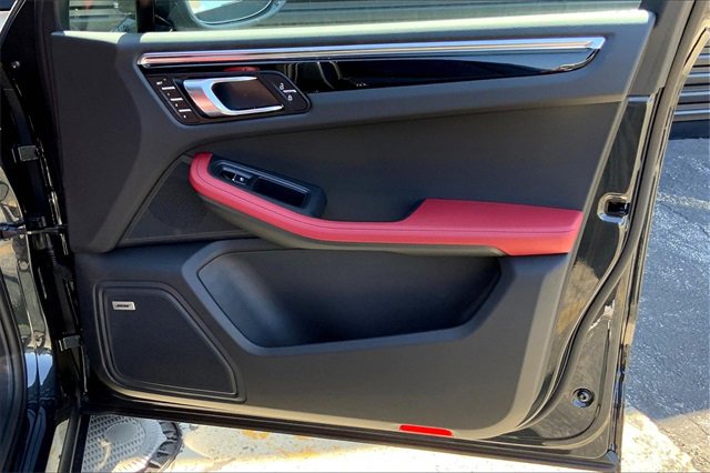 New 2026 Porsche Macan image 29