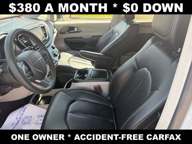 Used 2023 Chrysler Pacifica Touring-L image 13