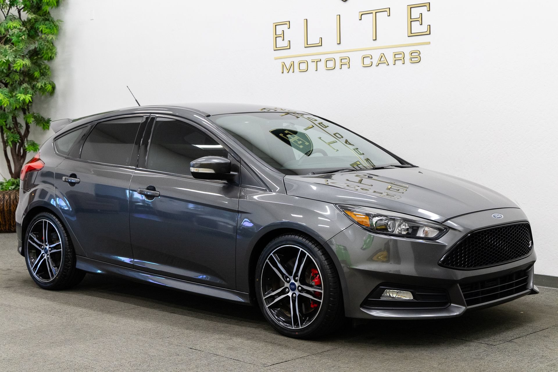 Used 2016 Ford Focus ST w/ Equipment Group 402A FWD image 9