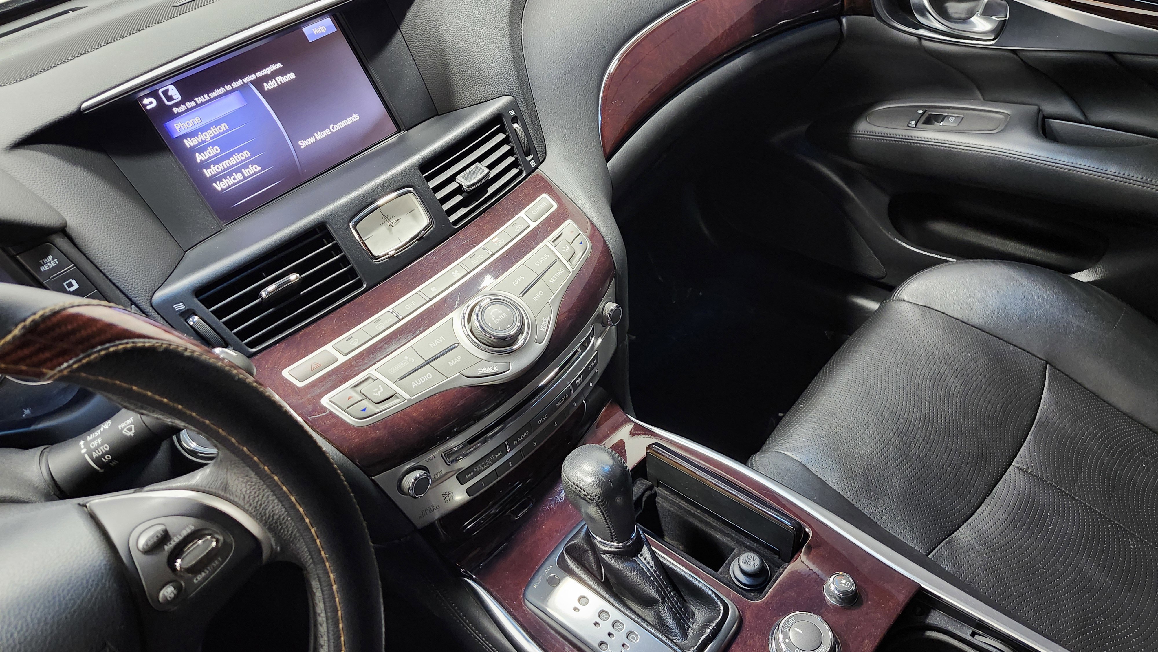 Used 2019 INFINITI Q70 Luxe image 32