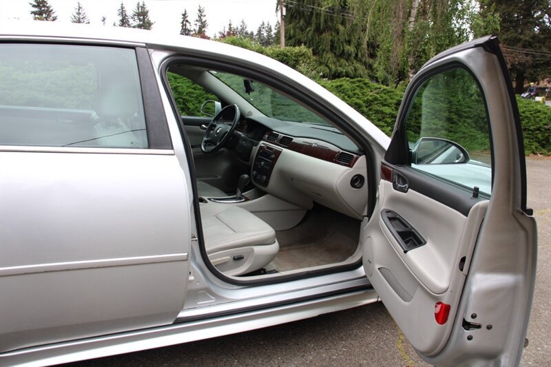 Used 2010 Chevrolet Impala LT w/ Luxury Edition Package FWD image 14