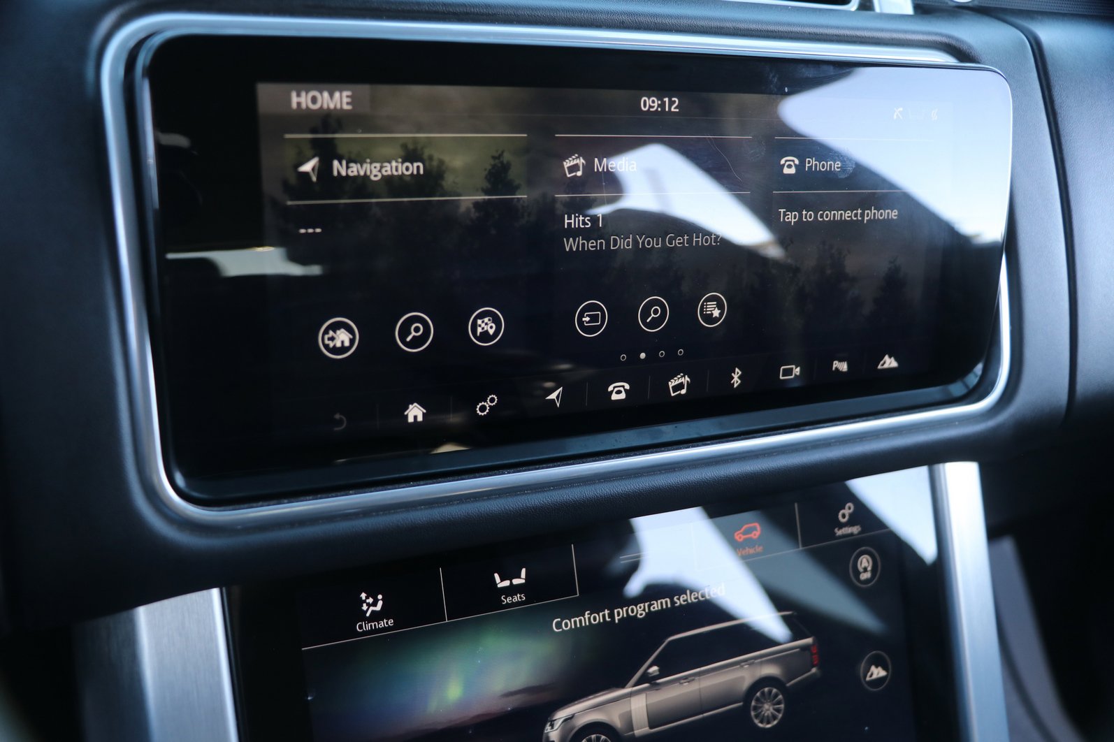 Used 2020 Land Rover Range Rover HSE image 21