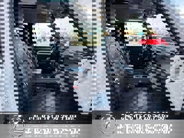 Used 2020 Land Rover Defender 110 SE image 12