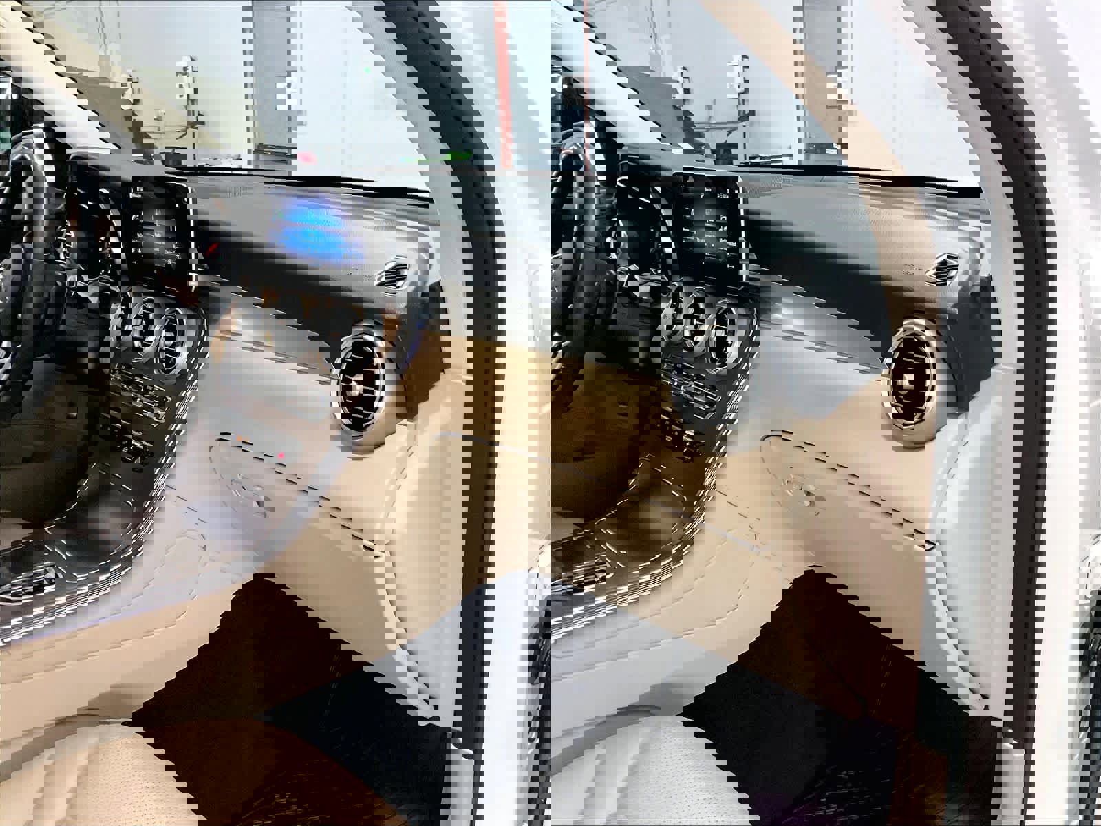 Used 2022 Mercedes-Benz GLC 300 4MATIC image 17