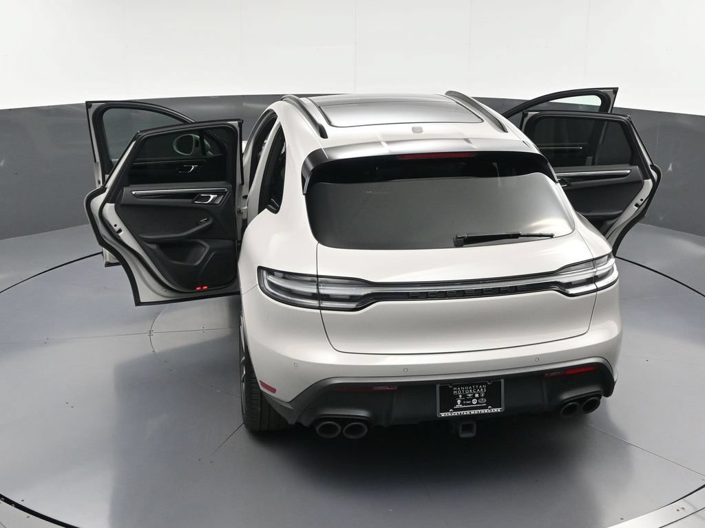 Certified 2023 Porsche Macan Turbo AWD/4WD image 33