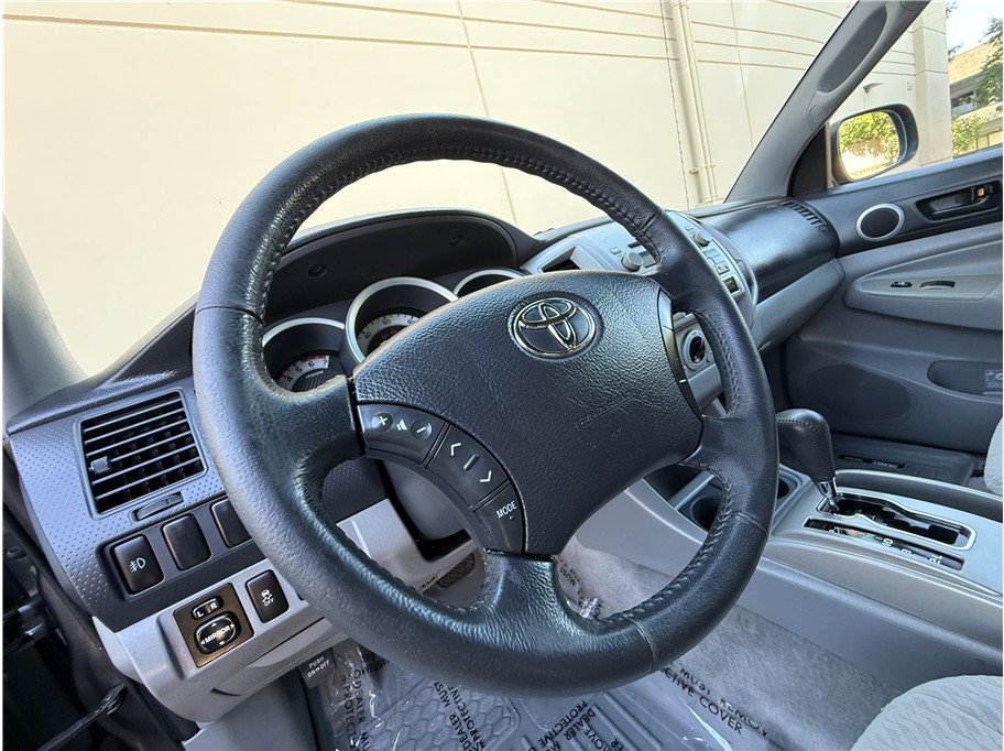 Used 2011 Toyota Tacoma PreRunner w/ SR5 Pkg #2 RWD image 9