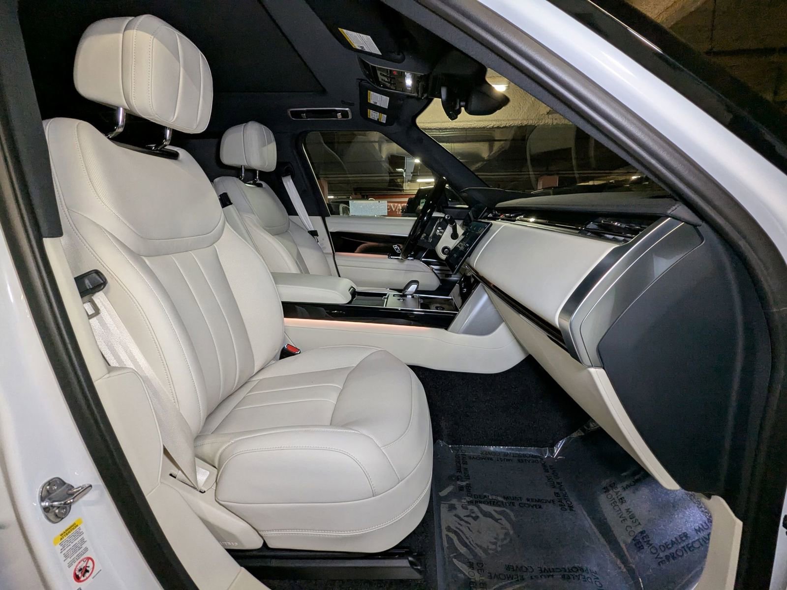 New 2025 Land Rover Range Rover SE image 17