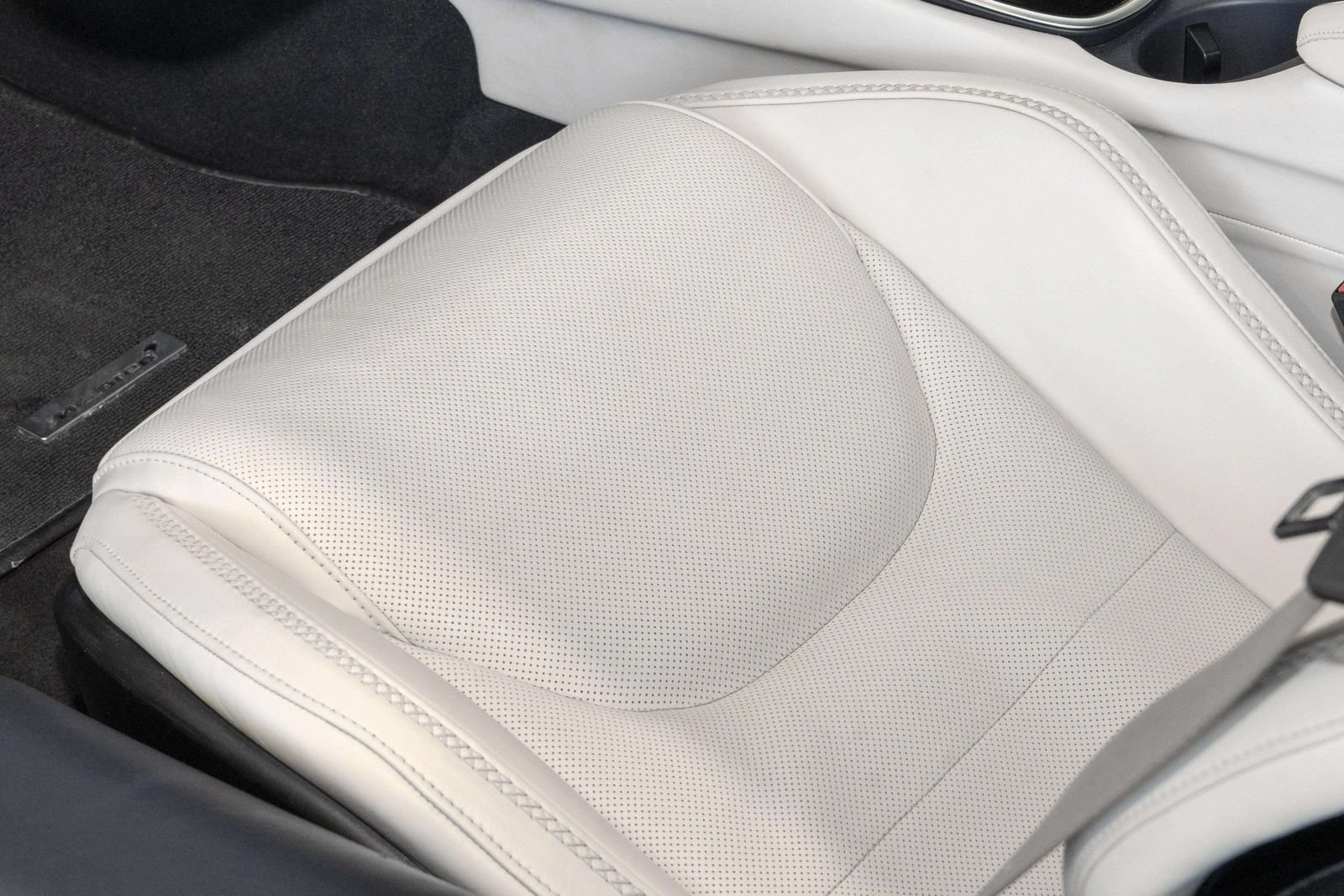 Used 2023 McLaren GT RWD image 34