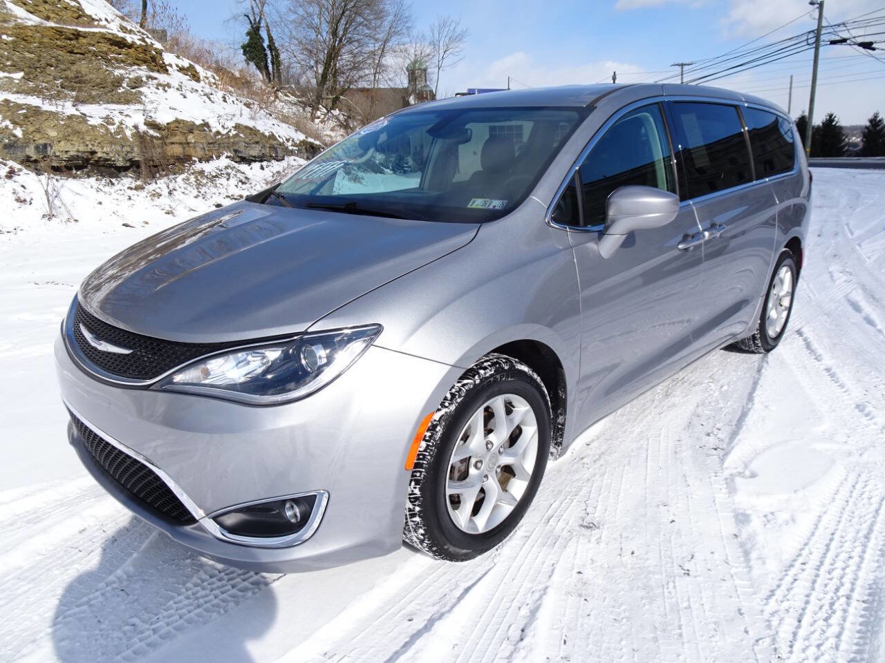 Used 2019 Chrysler Pacifica Touring Plus w/ Tire & Wheel Group image 2