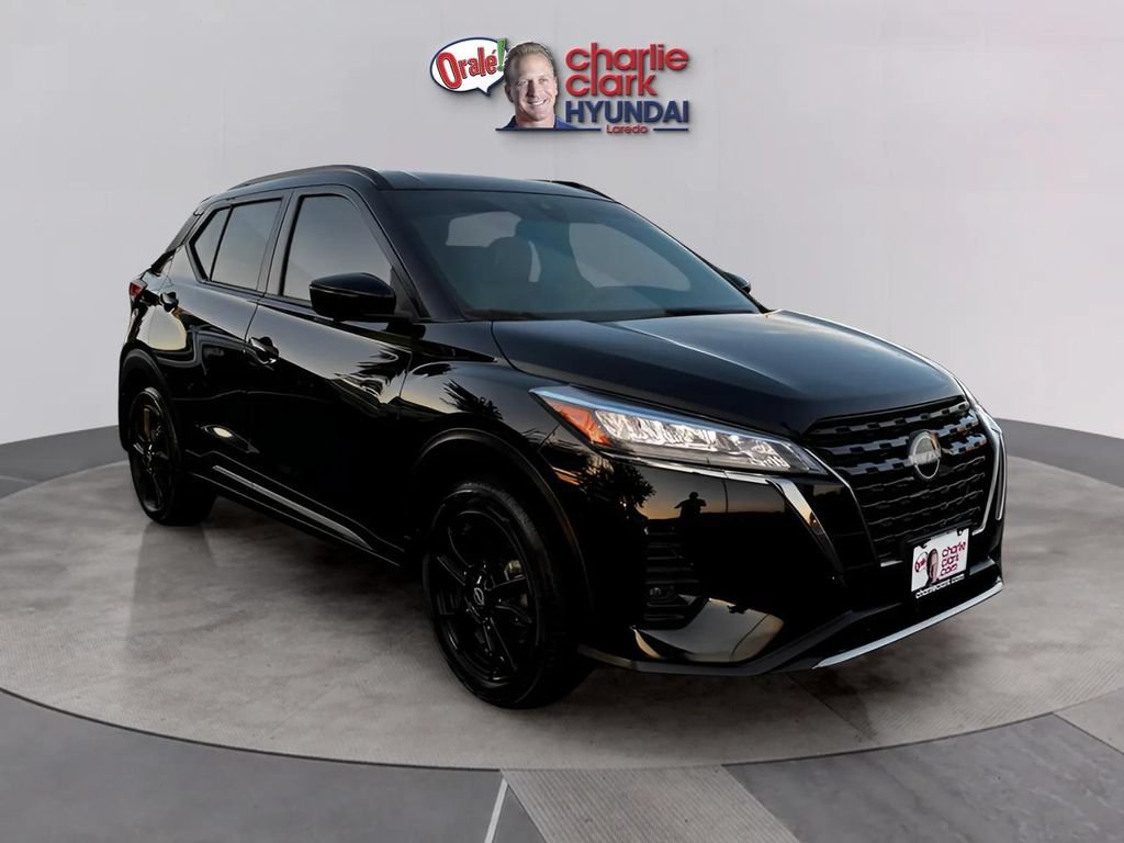 Used 2023 Nissan Kicks SR w/ SR Premium Package FWD image 7