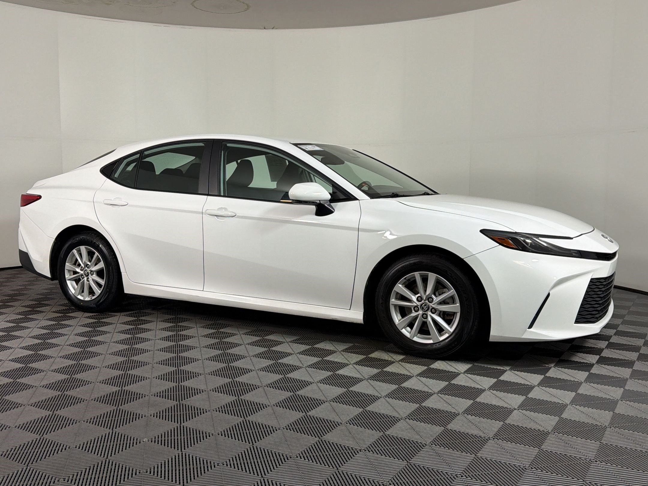 Used 2025 Toyota Camry LE FWD image 6