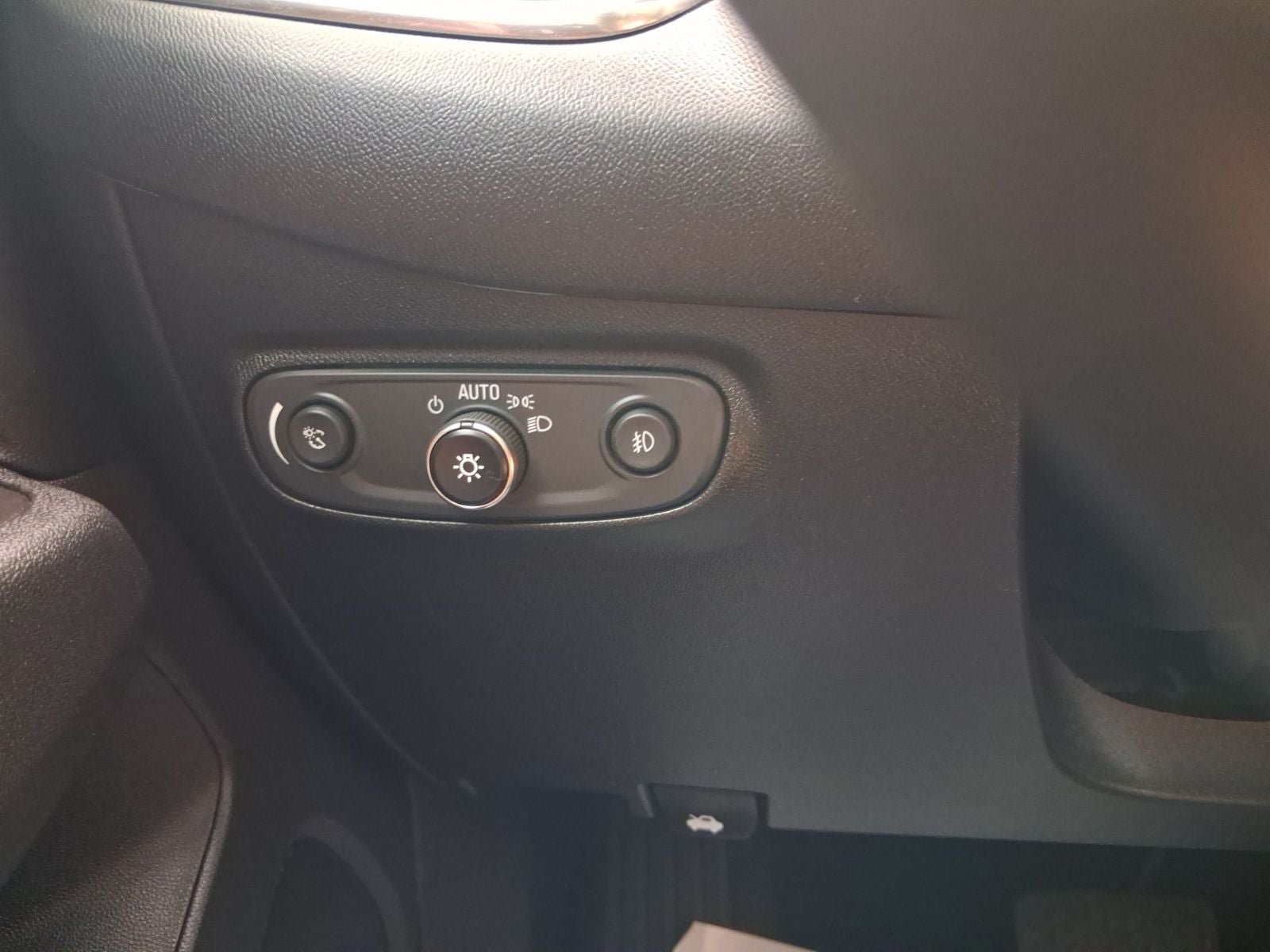 Used 2020 Chevrolet Equinox Premier FWD image 17