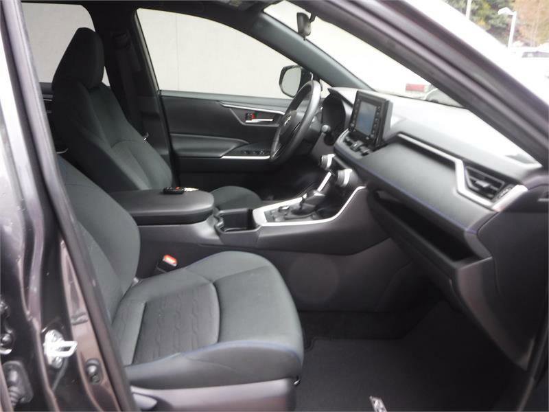Used 2022 Toyota RAV4 SE image 4