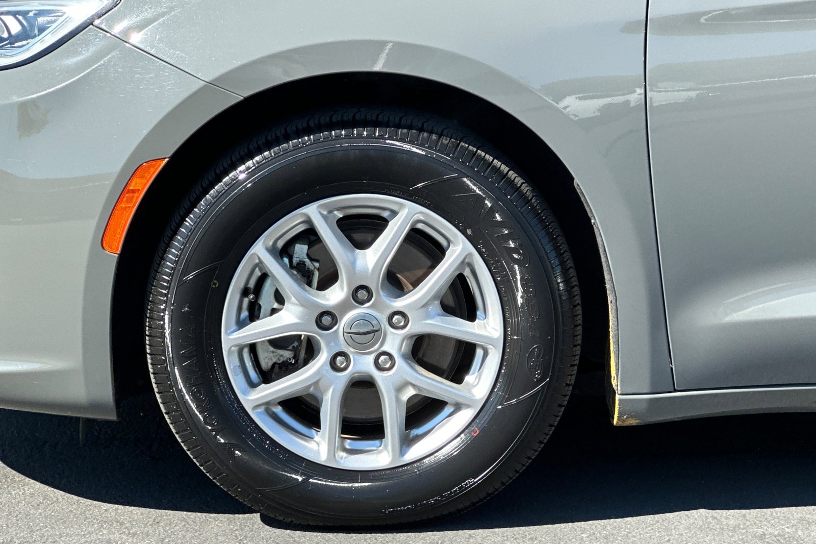 Used 2023 Chrysler Pacifica Touring-L image 26