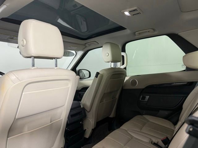 Used 2018 Land Rover Discovery SE AWD/4WD image 25