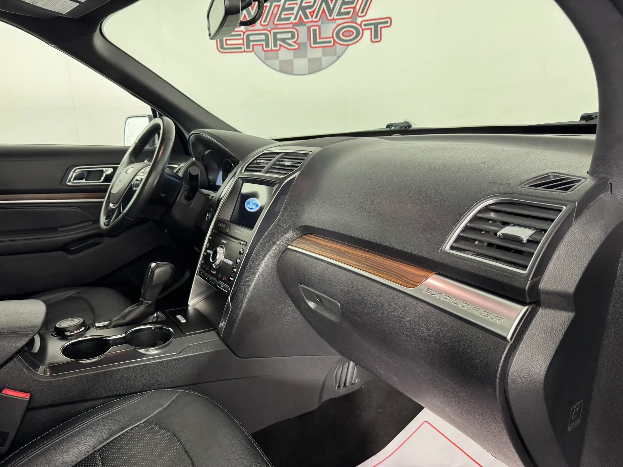 Used 2019 Ford Explorer Limited w/ Class III Trailer Tow Package AWD/4WD image 12