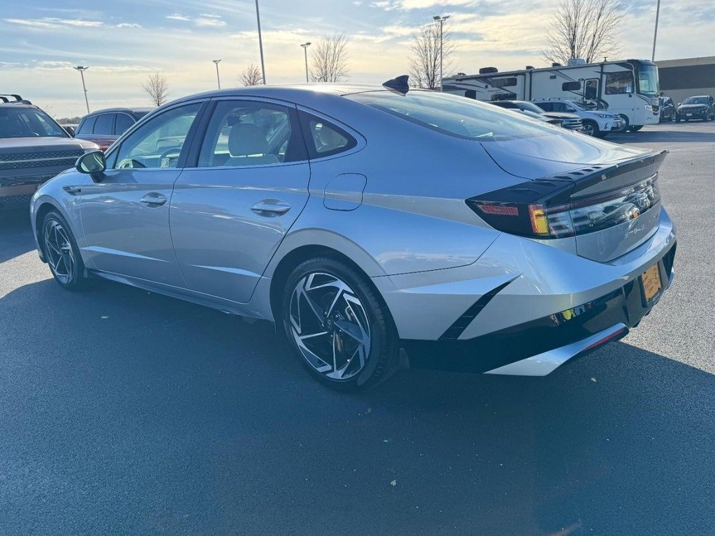 Certified 2024 Hyundai Sonata SEL w/ Convenience Package image 5