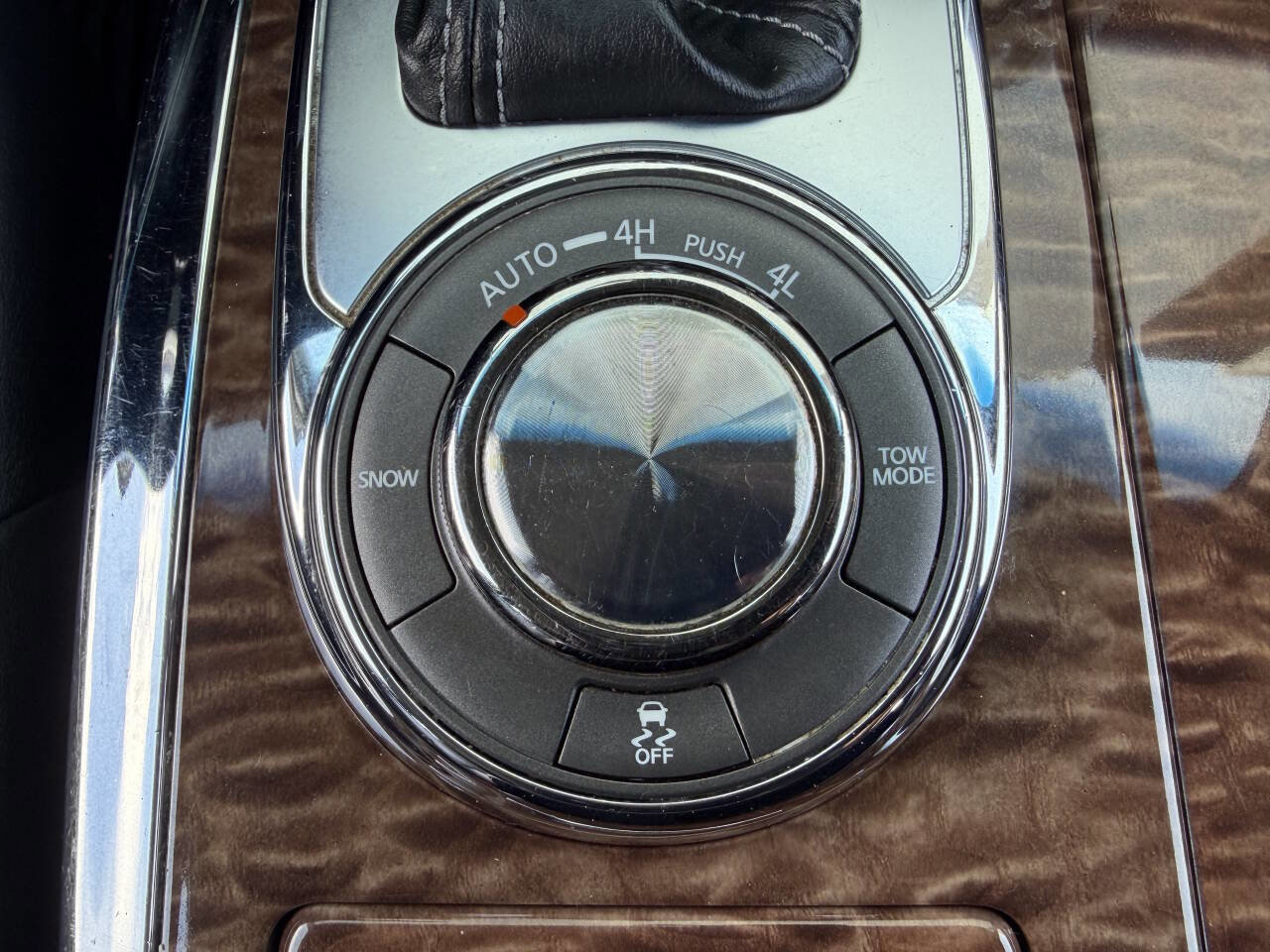 Used 2017 Nissan Armada Platinum w/ Captain Seat Package AWD/4WD image 27