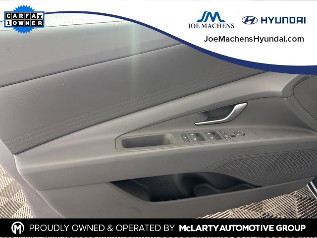 Used 2025 Hyundai Elantra Blue image 21