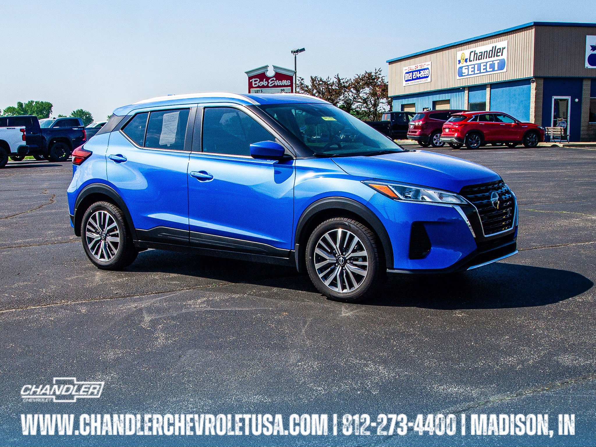 Used 2021 Nissan Kicks SV FWD image 1
