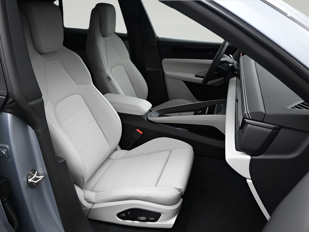 New 2025 Porsche Macan 4S Electric AWD/4WD image 12