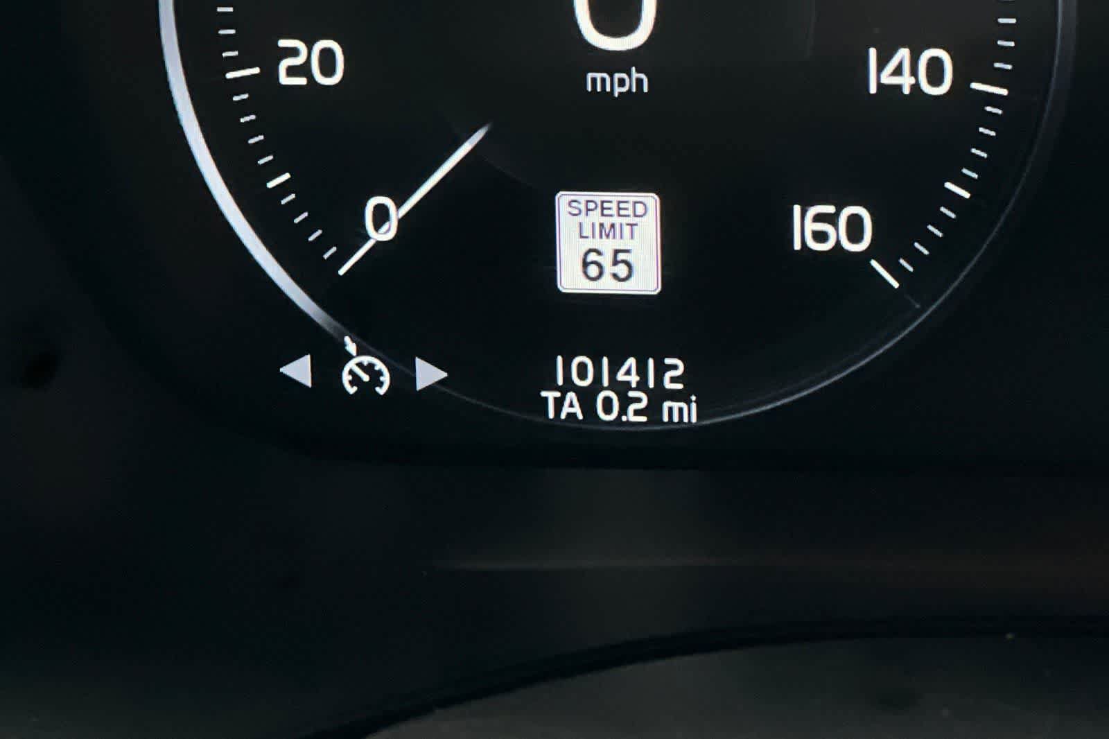Used 2019 Volvo XC60 T6 Momentum w/ Multimedia Package AWD/4WD image 28