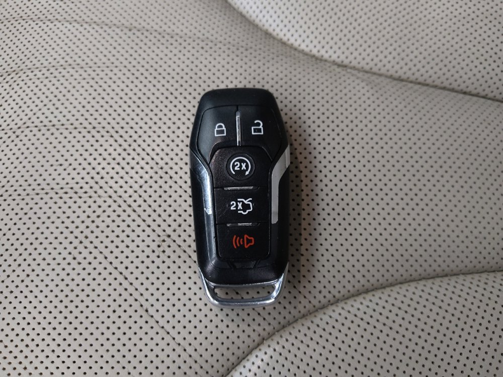 Used 2016 Lincoln MKX Reserve w/ Luxury Package image 32