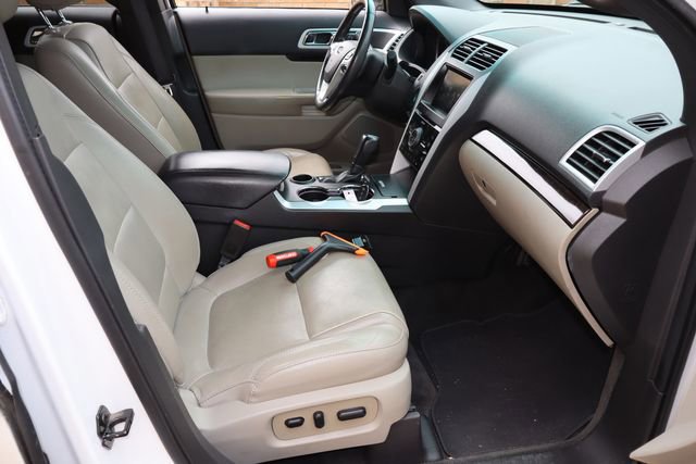 Used 2015 Ford Explorer Limited w/ Equipment Group 301A FWD image 17