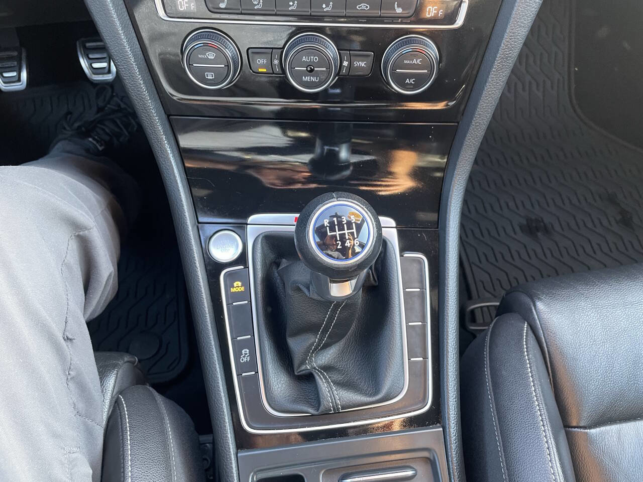 Used 2016 Volkswagen Golf 4-Door image 27