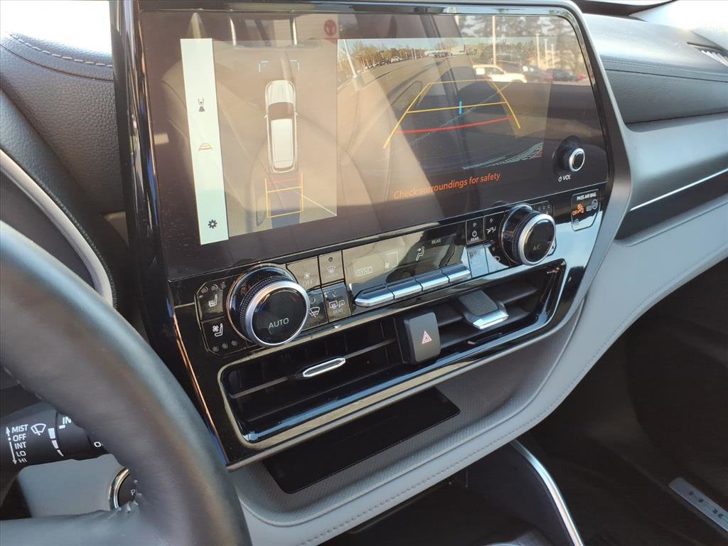Used 2023 Toyota Highlander Limited image 37