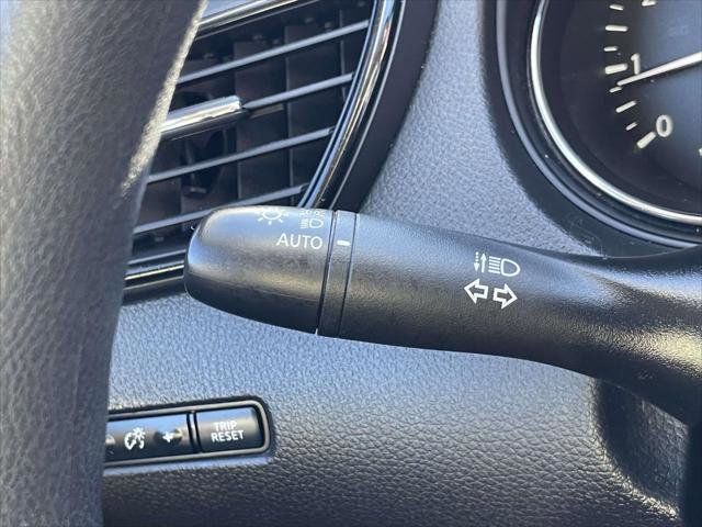 Used 2020 Nissan Rogue S image 17