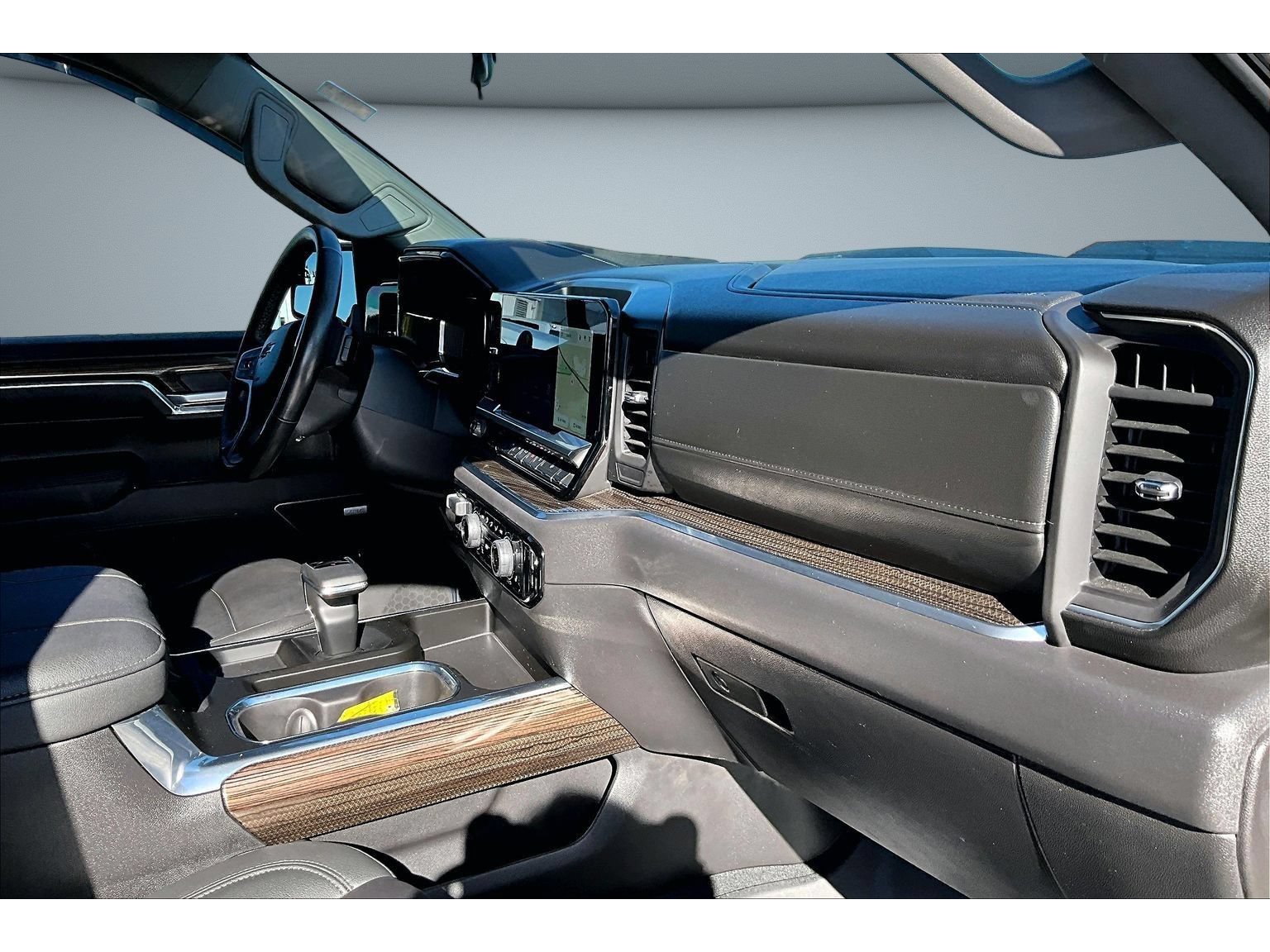 Used 2025 Chevrolet Silverado 1500 LT Trail Boss w/ Convenience Package II AWD/4WD image 45