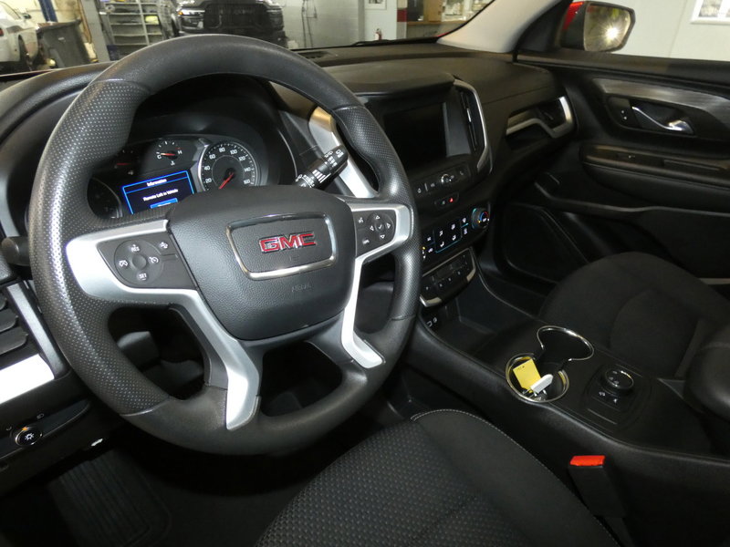 Used 2024 GMC Terrain SLE image 8