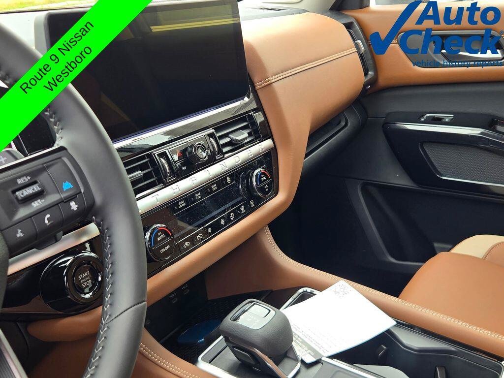New 2026 Nissan Pathfinder Platinum w/ Accent Package AWD/4WD image 9