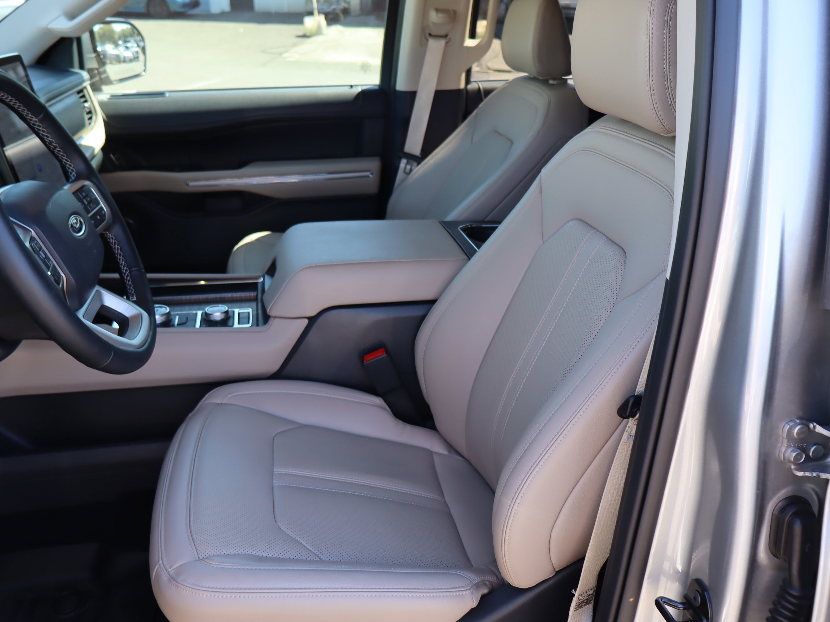 Used 2024 Ford Expedition Max Limited AWD/4WD image 18