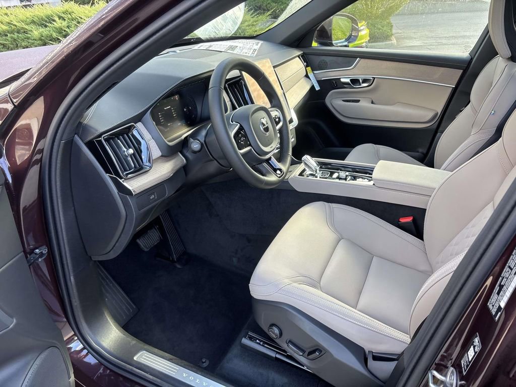 New 2026 Volvo XC90 B5 Core w/ Protection Package Premier image 24